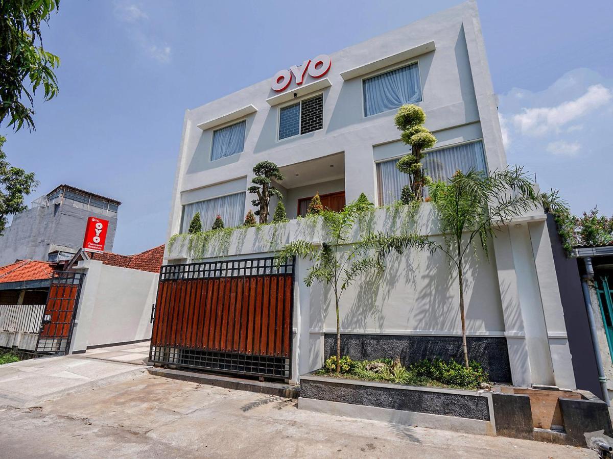 Oyo 747 Cipunegara Residence Surabaya Exterior photo