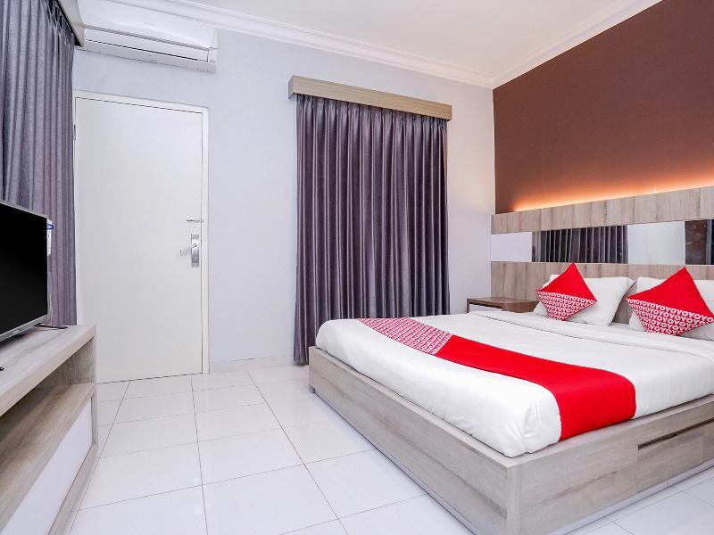 Oyo 747 Cipunegara Residence Surabaya Exterior photo